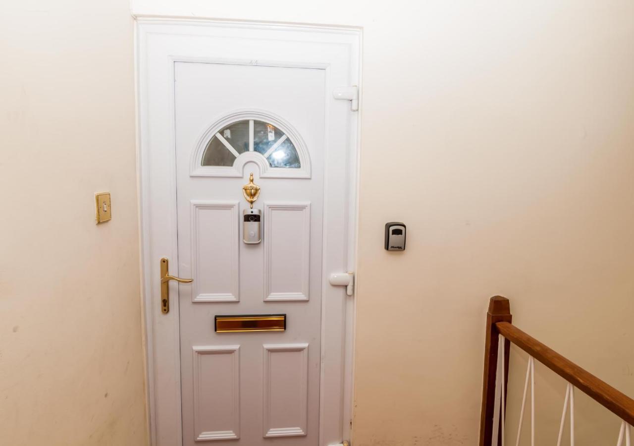2 Bed Apartment-5 Guests - Business-Relocation-Parking - The Brighton Short Stay & Serviced Apartments Bagian luar foto