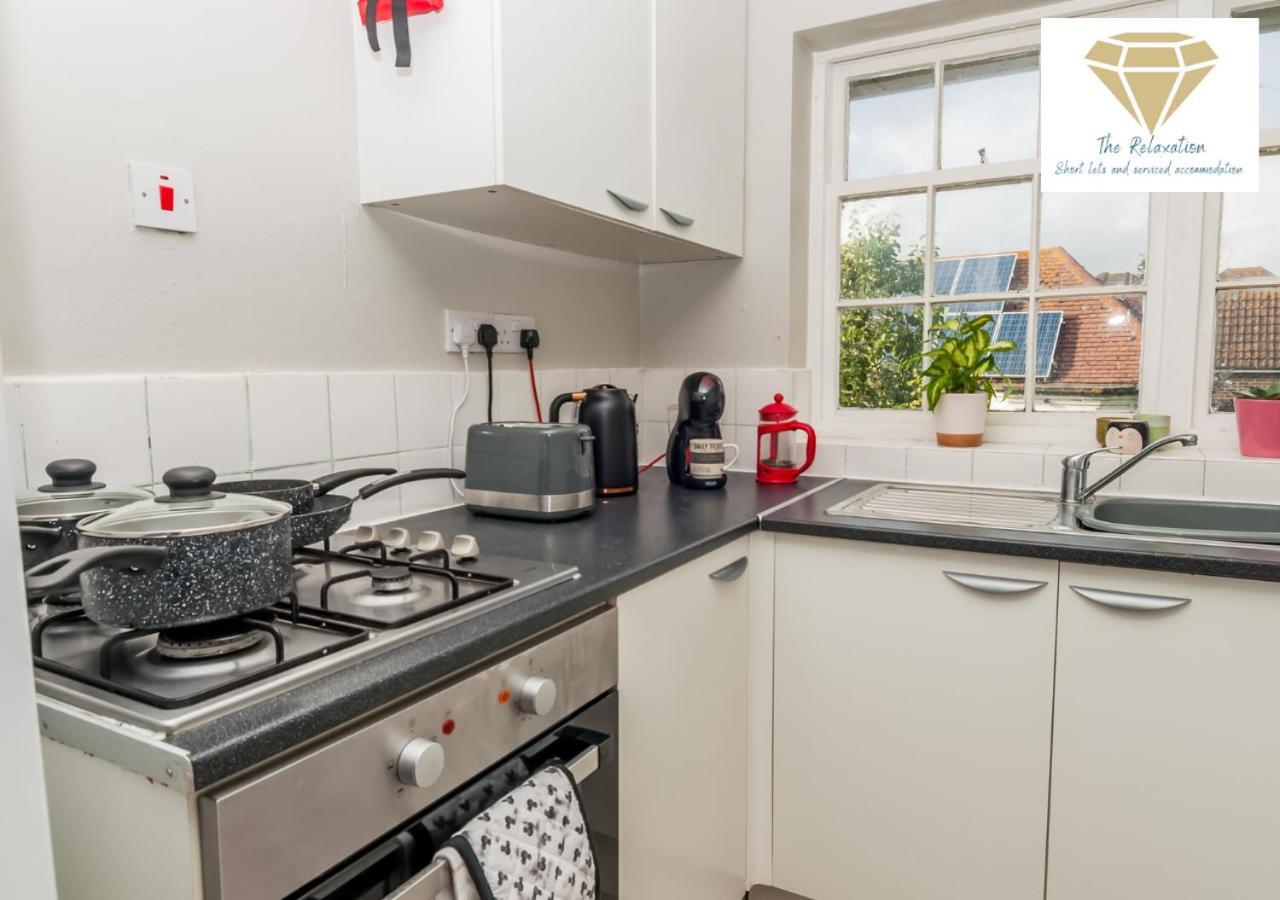 2 Bed Apartment-5 Guests - Business-Relocation-Parking - The Brighton Short Stay & Serviced Apartments Bagian luar foto