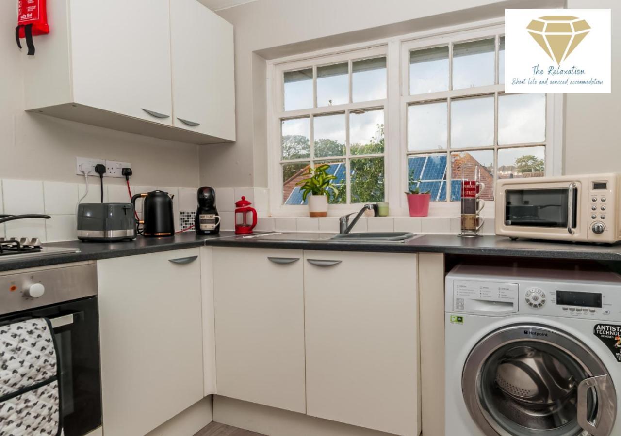 2 Bed Apartment-5 Guests - Business-Relocation-Parking - The Brighton Short Stay & Serviced Apartments Bagian luar foto