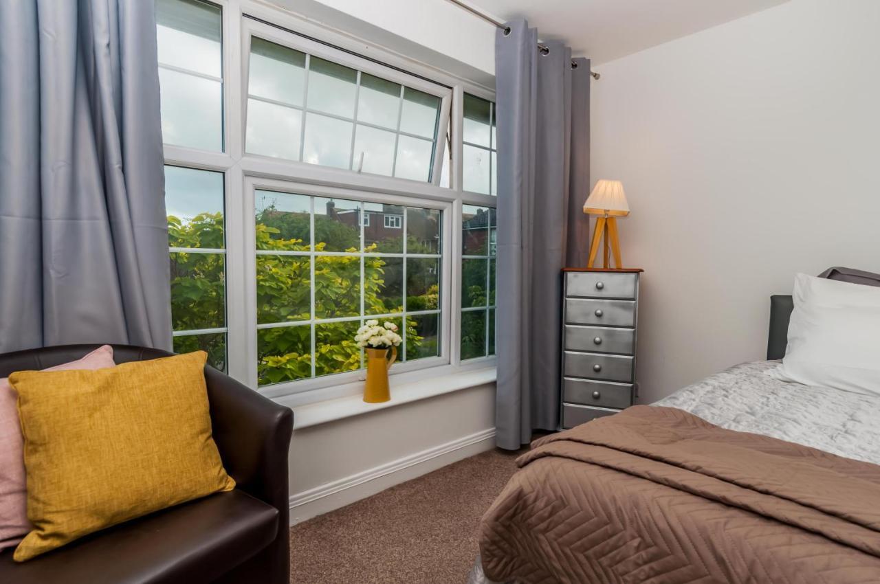 2 Bed Apartment-5 Guests - Business-Relocation-Parking - The Brighton Short Stay & Serviced Apartments Bagian luar foto